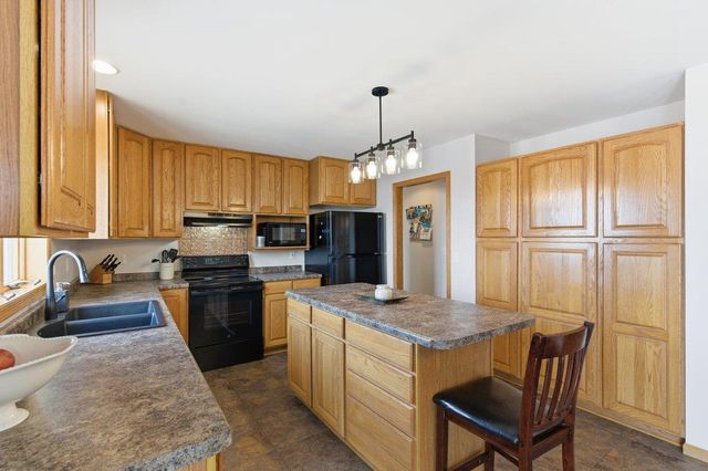 925 Lexington Way, Waunakee, WI 53597