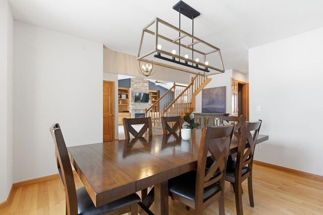 925 Lexington Way, Waunakee, WI 53597