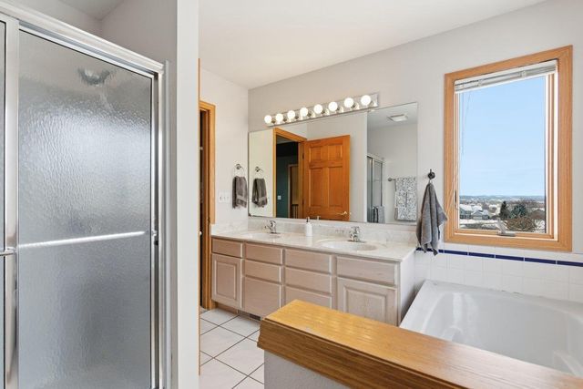 925 Lexington Way, Waunakee, WI 53597