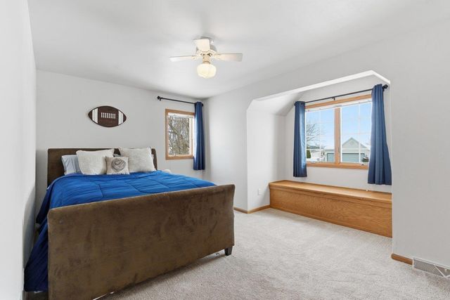 925 Lexington Way, Waunakee, WI 53597