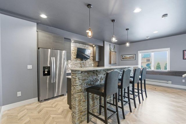 925 Lexington Way, Waunakee, WI 53597