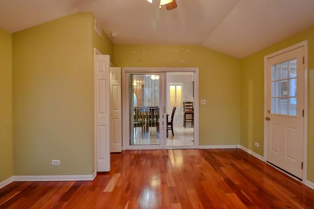 7N240 West End Road, Roselle, IL 60172