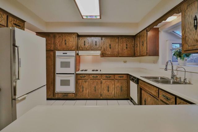 7N240 West End Road, Roselle, IL 60172