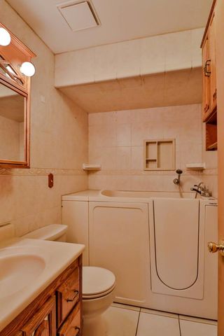 7N240 West End Road, Roselle, IL 60172