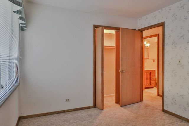 7N240 West End Road, Roselle, IL 60172