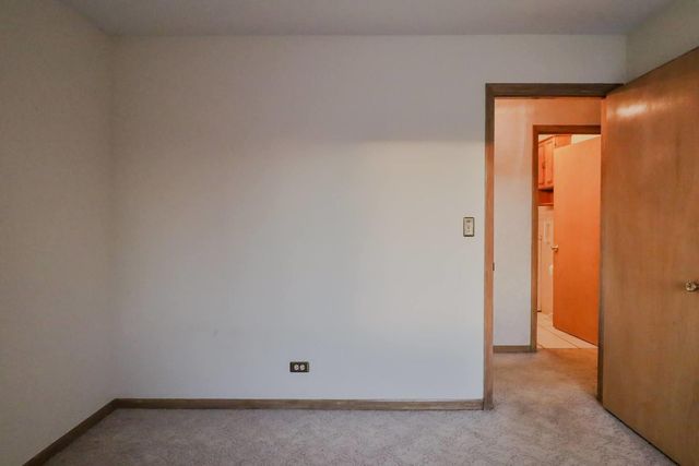 7N240 West End Road, Roselle, IL 60172