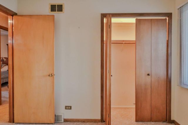 7N240 West End Road, Roselle, IL 60172