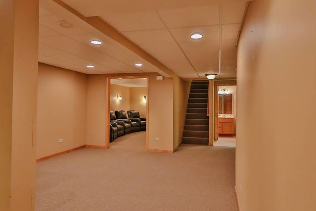 7N240 West End Road, Roselle, IL 60172