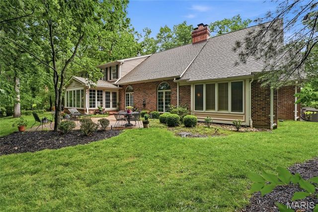 9767 Fall Ridge Trail, Sunset Hills, MO 63127