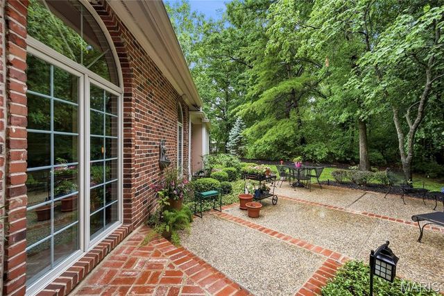 9767 Fall Ridge Trail, Sunset Hills, MO 63127