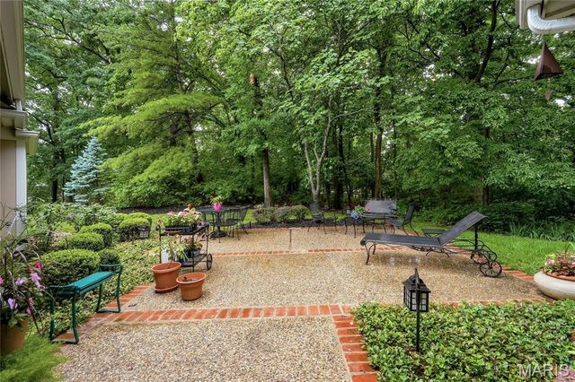 9767 Fall Ridge Trail, Sunset Hills, MO 63127