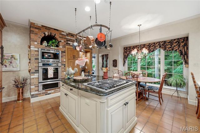 9767 Fall Ridge Trail, Sunset Hills, MO 63127
