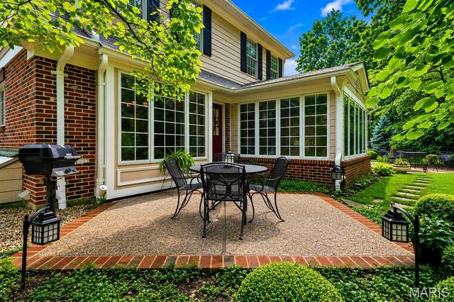 9767 Fall Ridge Trail, Sunset Hills, MO 63127