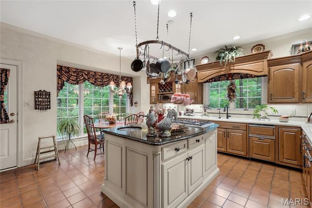 9767 Fall Ridge Trail, Sunset Hills, MO 63127