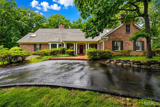 9767 Fall Ridge Trail, Sunset Hills, MO 63127