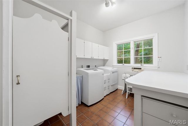 9767 Fall Ridge Trail, Sunset Hills, MO 63127