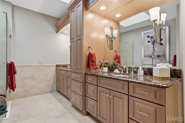 9767 Fall Ridge Trail, Sunset Hills, MO 63127