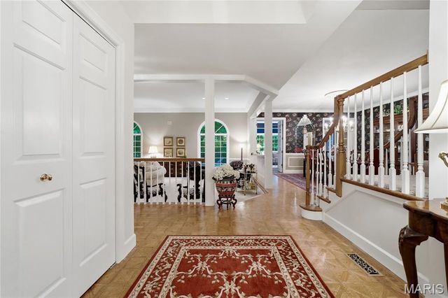 9767 Fall Ridge Trail, Sunset Hills, MO 63127
