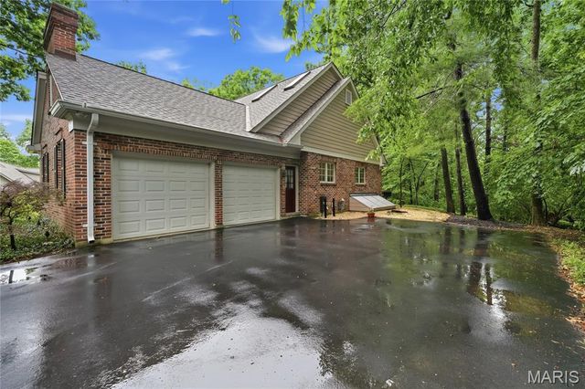 9767 Fall Ridge Trail, Sunset Hills, MO 63127