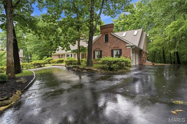 9767 Fall Ridge Trail, Sunset Hills, MO 63127