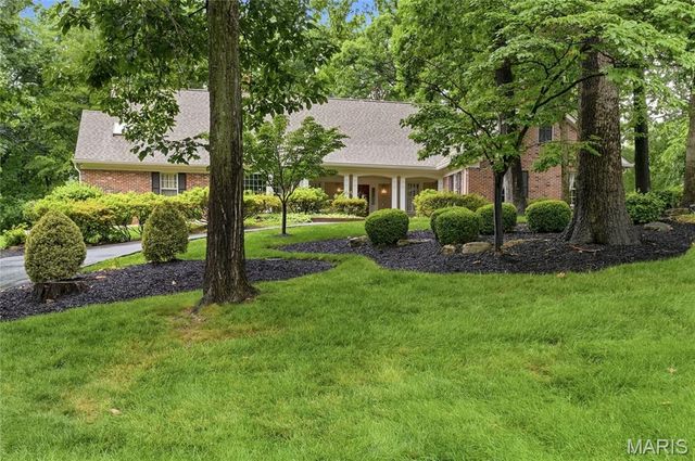 9767 Fall Ridge Trail, Sunset Hills, MO 63127