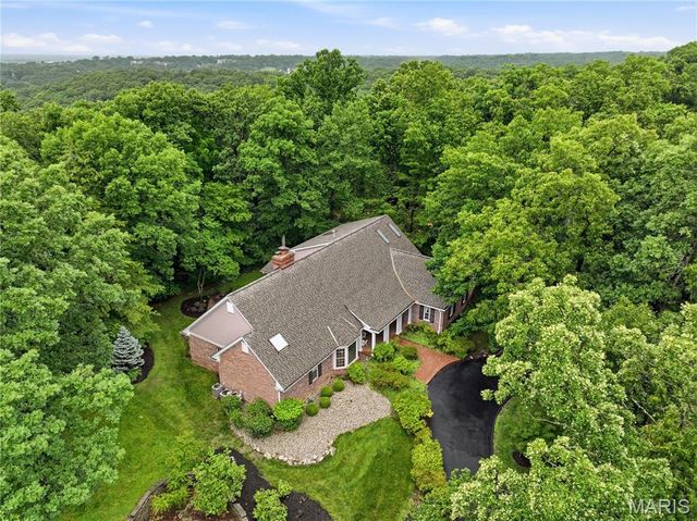 9767 Fall Ridge Trail, Sunset Hills, MO 63127