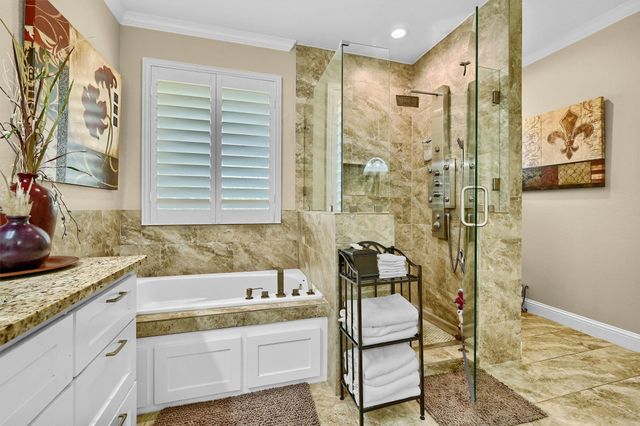 130 Cayuga Trail, Lake Kiowa, TX 76240