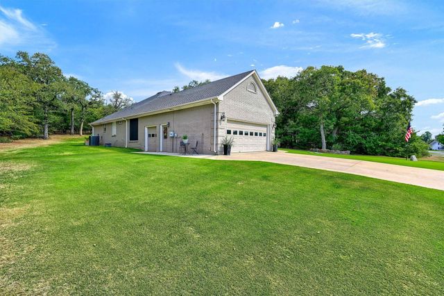 130 Cayuga Trail, Lake Kiowa, TX 76240