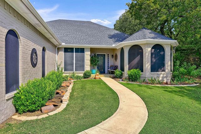 130 Cayuga Trail, Lake Kiowa, TX 76240