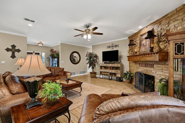 130 Cayuga Trail, Lake Kiowa, TX 76240