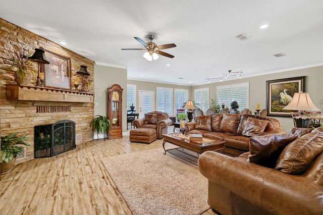130 Cayuga Trail, Lake Kiowa, TX 76240