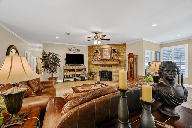 130 Cayuga Trail, Lake Kiowa, TX 76240