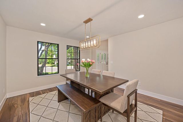 898 Lake Front Dr, Sacramento, CA 95831