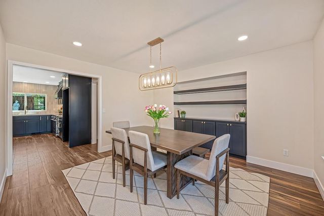 898 Lake Front Dr, Sacramento, CA 95831