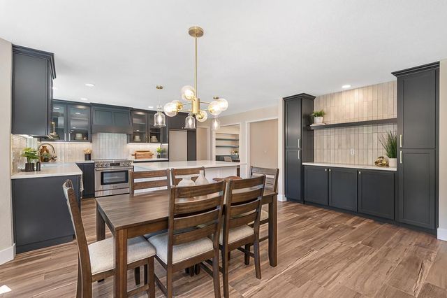 898 Lake Front Dr, Sacramento, CA 95831