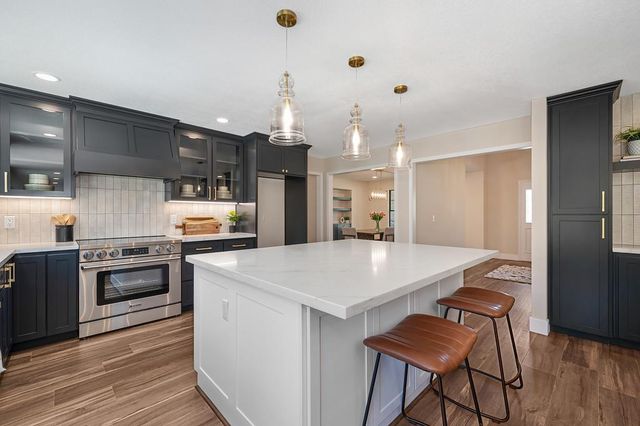898 Lake Front Dr, Sacramento, CA 95831