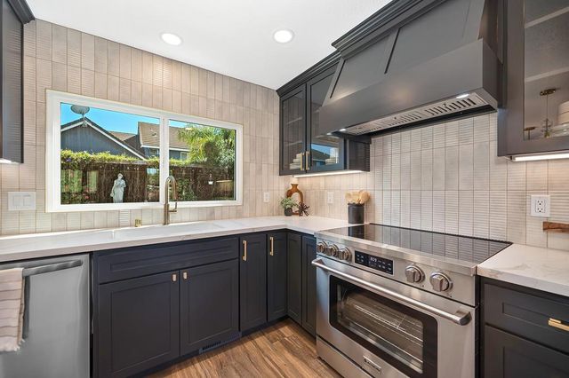 898 Lake Front Dr, Sacramento, CA 95831