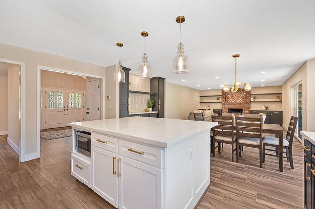 898 Lake Front Dr, Sacramento, CA 95831