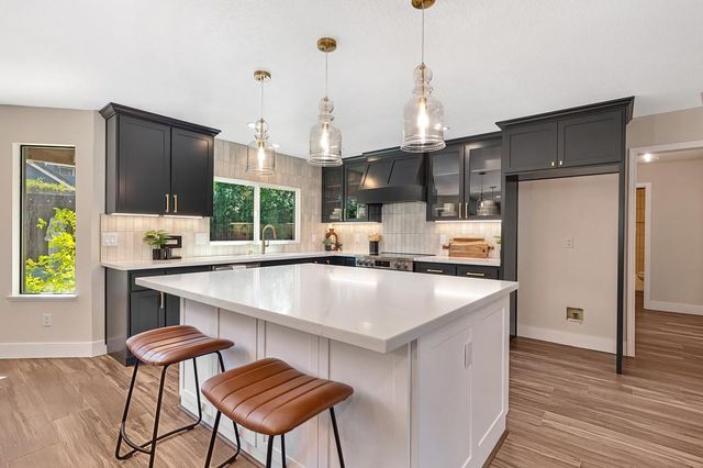 898 Lake Front Dr, Sacramento, CA 95831