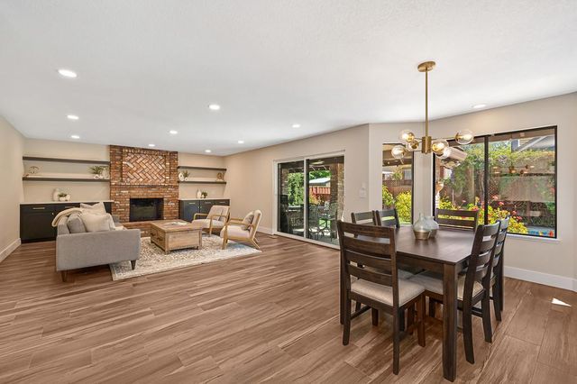 898 Lake Front Dr, Sacramento, CA 95831