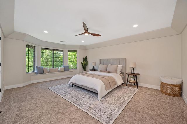 898 Lake Front Dr, Sacramento, CA 95831