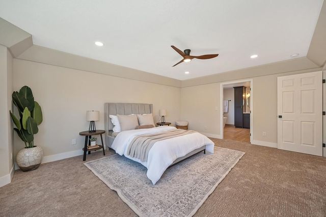 898 Lake Front Dr, Sacramento, CA 95831