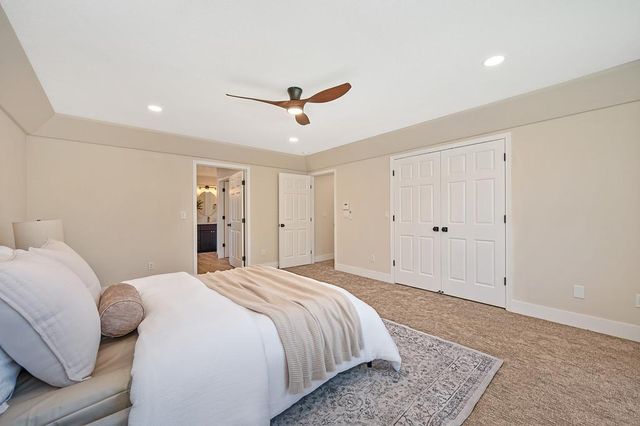 898 Lake Front Dr, Sacramento, CA 95831