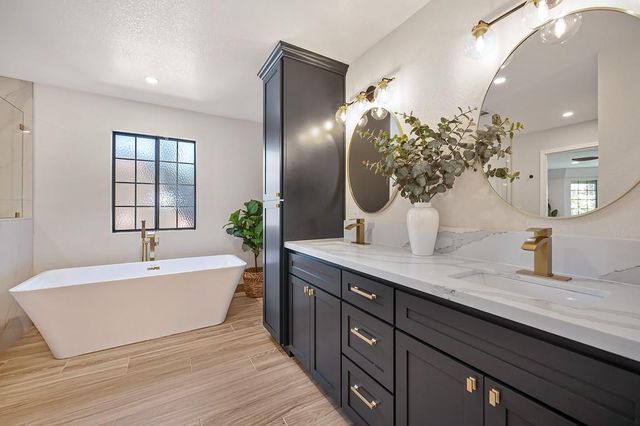 898 Lake Front Dr, Sacramento, CA 95831