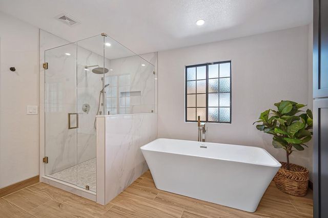 898 Lake Front Dr, Sacramento, CA 95831