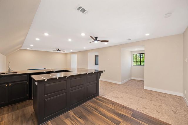 898 Lake Front Dr, Sacramento, CA 95831