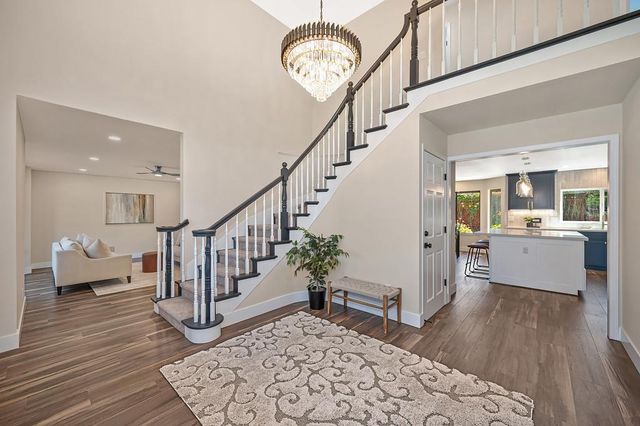 898 Lake Front Dr, Sacramento, CA 95831