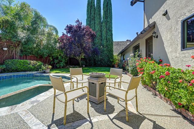 898 Lake Front Dr, Sacramento, CA 95831
