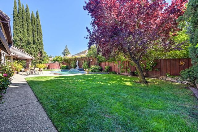 898 Lake Front Dr, Sacramento, CA 95831