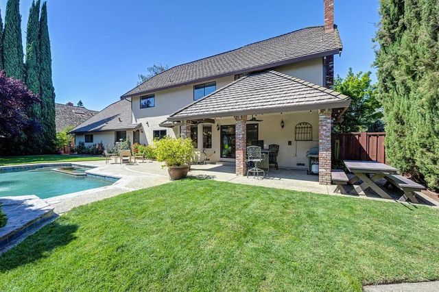 898 Lake Front Dr, Sacramento, CA 95831